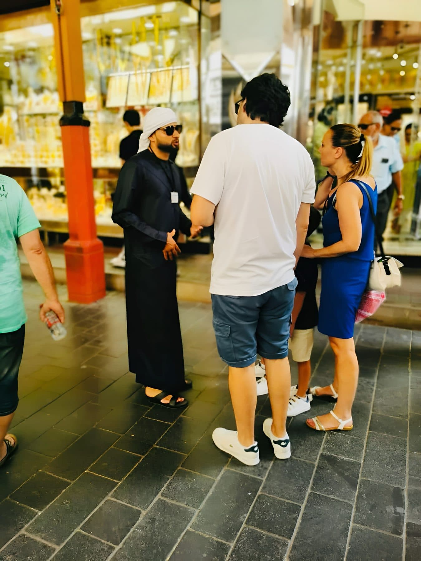 Private Tour Guide vs Group Tour in Dubai: An Honest Comparison